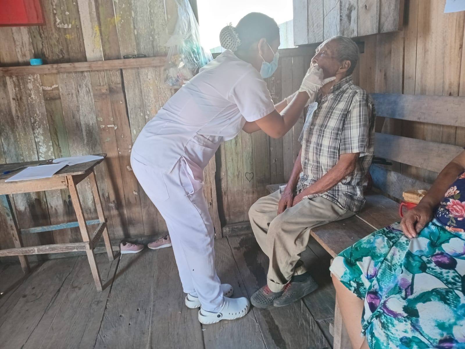 Estudiantes del Programa de estudios Enfermería Técnica en practicas pre Profesional